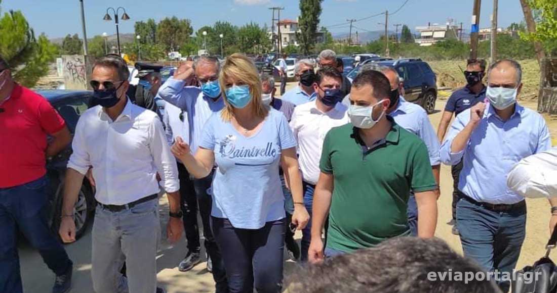 Ο πρωθυπουργός Κυριάκος Μητσοτάκης με τον περιφερειάρχη Φάνη Σπανό και την Δήμαρχο Χαλκιδέων Έλενα Βάκα