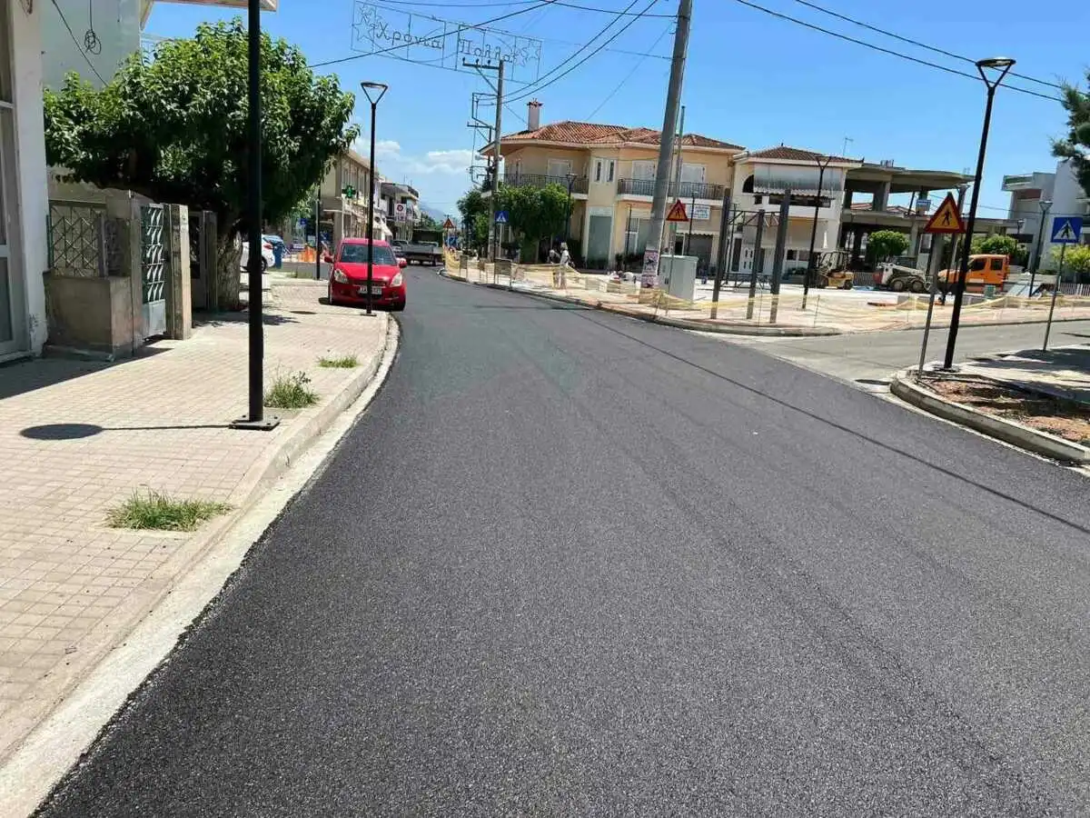 Συνεχίζονται οι ασφαλτοστρώσεις οδών στην Αυλίδα