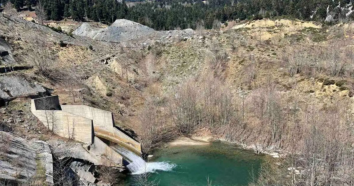 Φράγμα Μανικίων