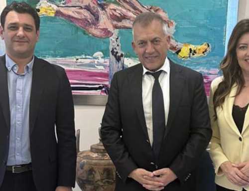Συνάντηση της Κωνσταντίνας Καραμπατσώλη με τον Αν. Υπουργό Αθλητισμού Γιάννη Βρούτση και τον Δήμαρχο Κύμης-Αλιβερίου Νίκο Μπαράκο