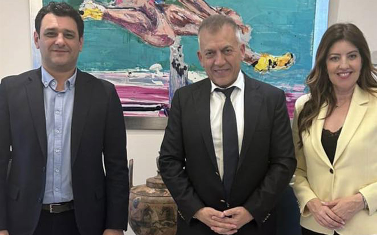 Συνάντηση της Κωνσταντίνας Καραμπατσώλη με τον Αν. Υπουργό Αθλητισμού Γιάννη Βρούτση και τον Δήμαρχο Κύμης-Αλιβερίου Νίκο Μπαράκο