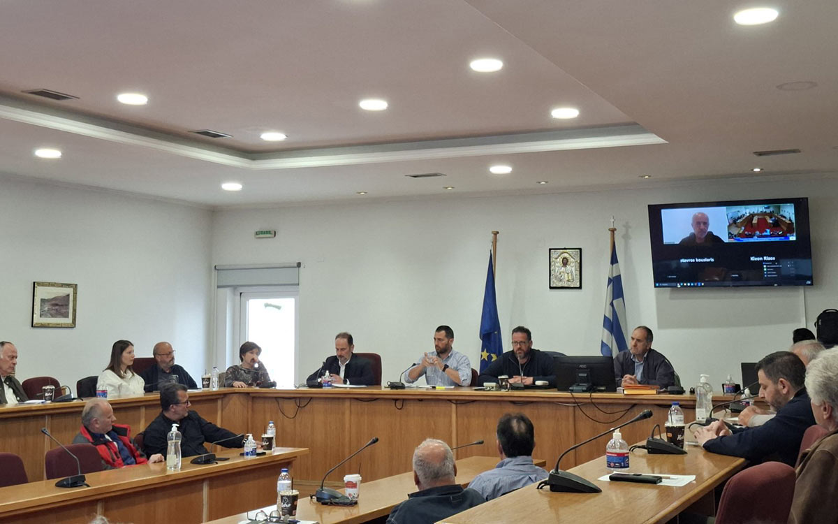 Στο Δημοτικό Συμβούλιο Καρπενησίου ο Περιφερειάρχης Στερεάς Ελλάδας Φάνης Σπανός