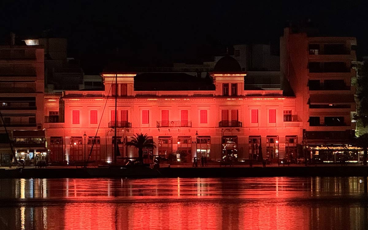 Πορτοκαλί το Δημαρχείο-Μέγαρο Κότσικα για την Παγκόσμια Ημέρα Σκλήρυνσης Κατά Πλάκας
